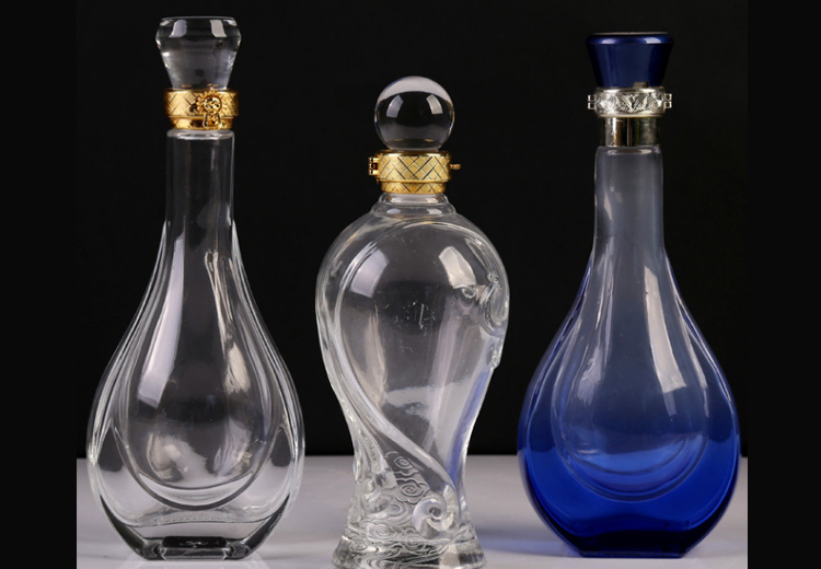 噴涂玻璃酒瓶與普通玻璃酒瓶之間有哪些區(qū)別？